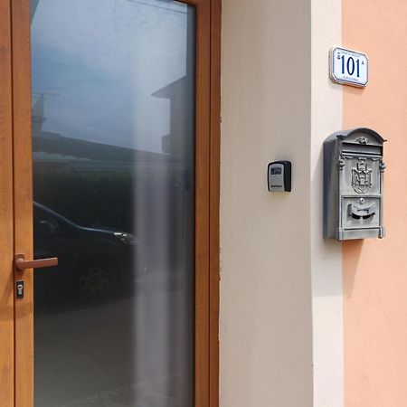 Taverna Rustica In Toscana Fucecchio Exterior photo